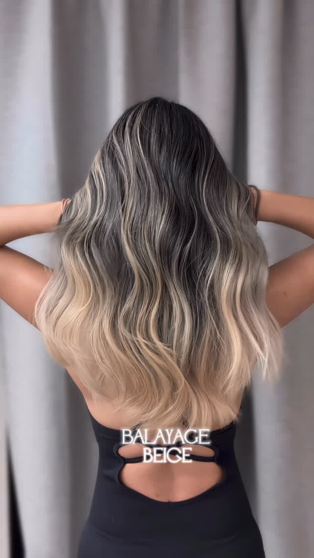米金色 Balayage 長髮大波浪
